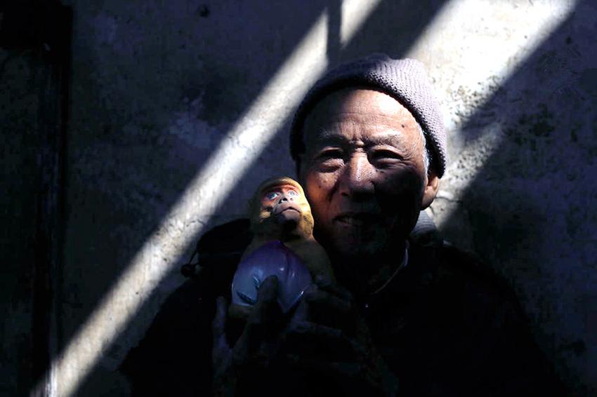 87세 노인과 점토인형의 ‘동행’
