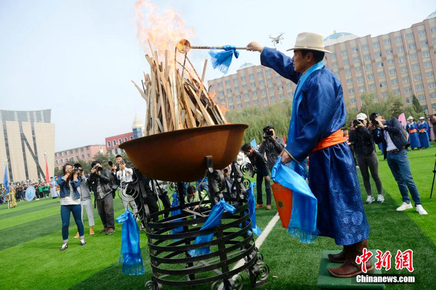 네이멍구 대학교에서 개최된 나담 운동회, 전통 풍습 재현