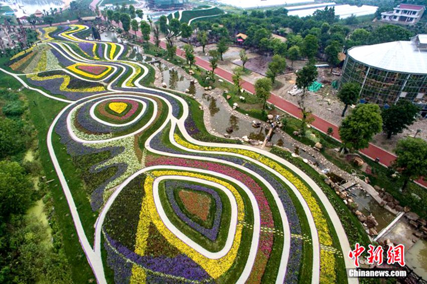 장쑤 뤼보위안 색칠한 진귀한 화초들, 환상적인 정원