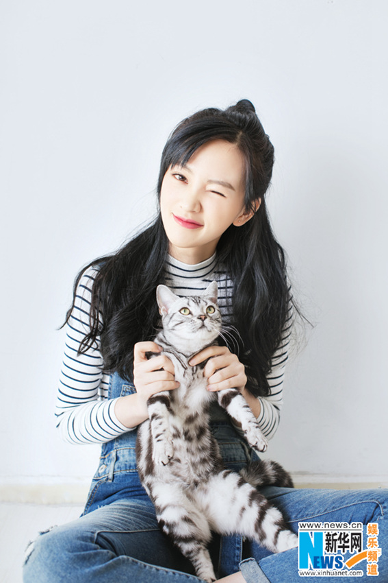 아름다운 소녀 황찬찬, 귀여운 고양이와 상큼함 연출해