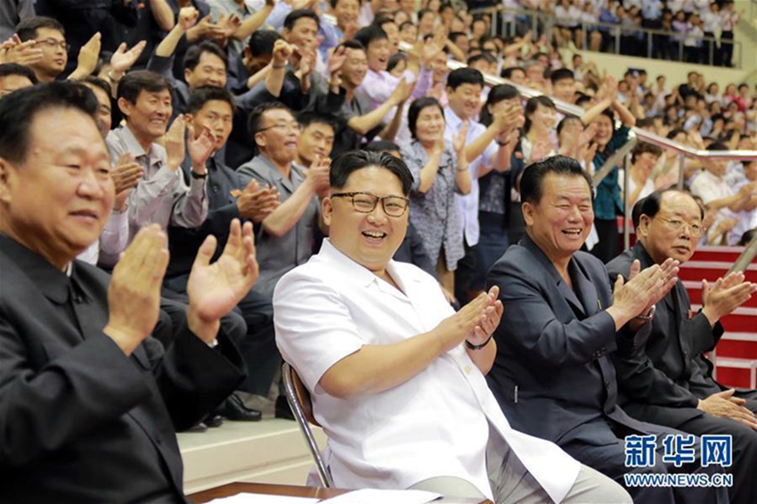 김정은, 평양서 개최된 중국-조선 농구 친선경기 관람해
