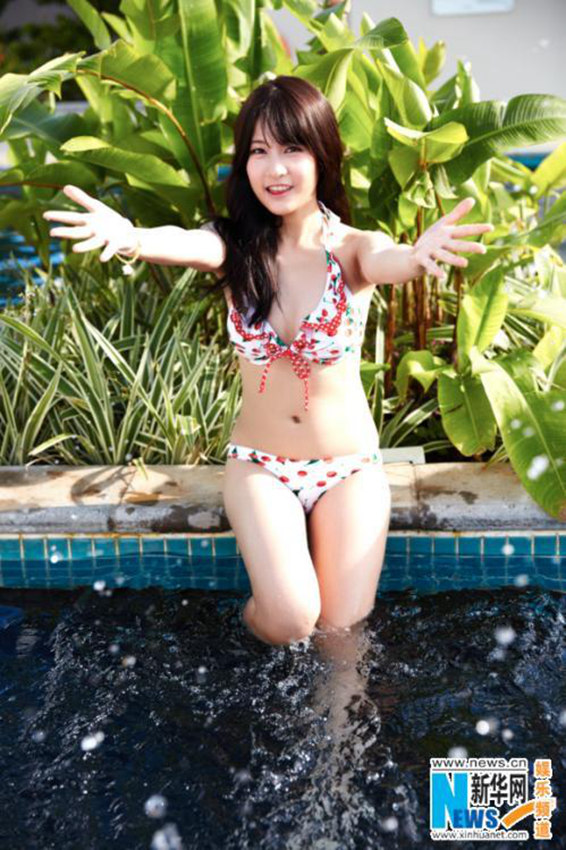 해변가의 SNH48의 모습, 16살 셰니의 반전 몸매