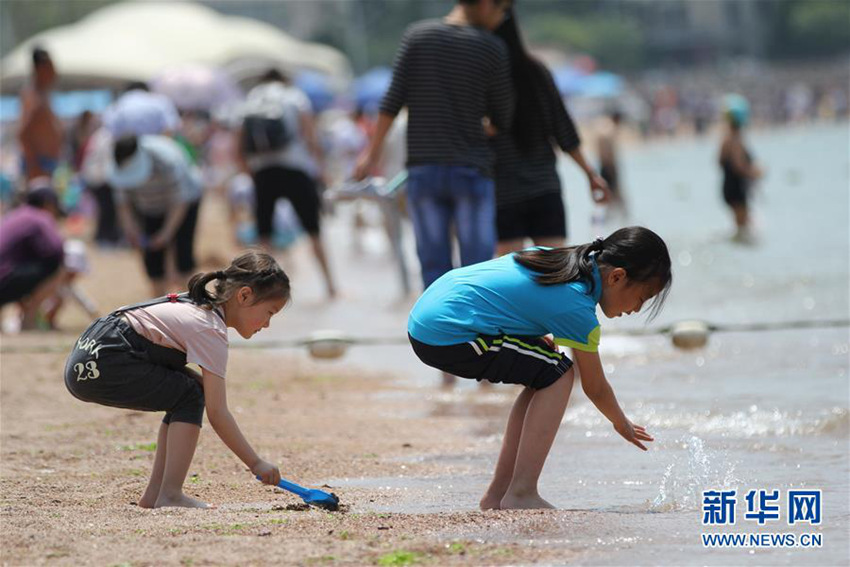 산둥 칭다오 제1 해수욕장, 예년보다 1개월 일찍 개장