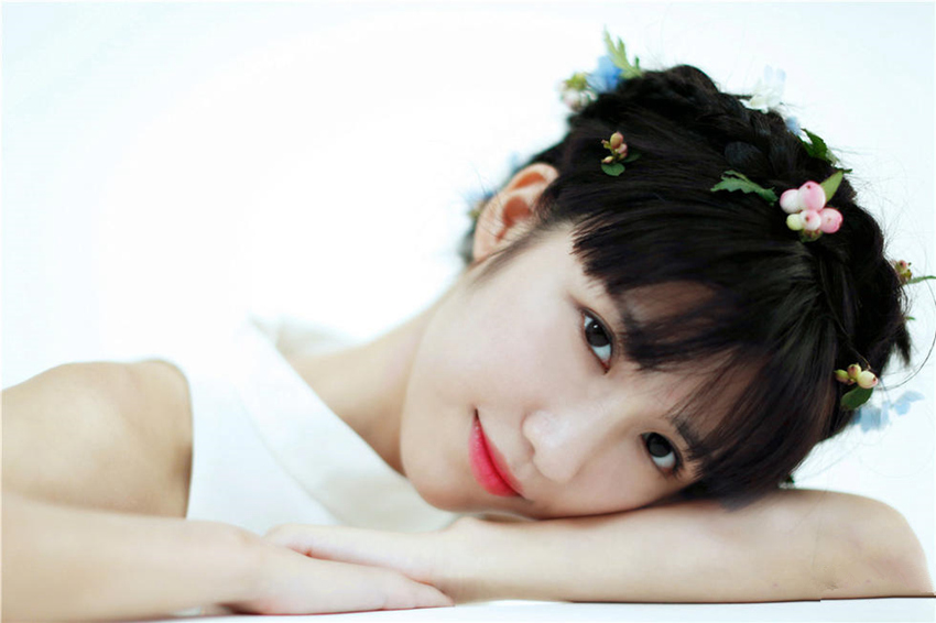 ‘리틀 선녀’로 유명한 신인 배우 미미, 청순 화보로 컴백