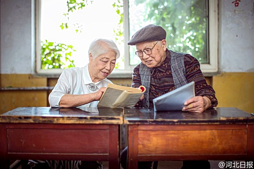 결혼 60주년, 노부부의 젊은 감각 커플 사진 大공개