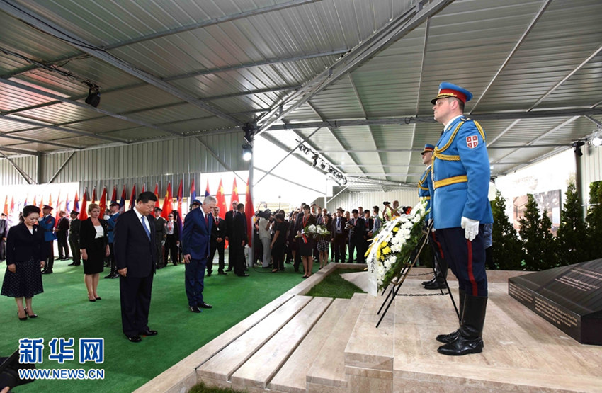 시진핑과 영부인, 세르비아 오폭 현장 찾아 희생자 추모