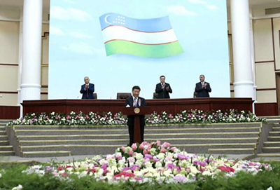 현지시간(우즈베키스탄) 22일, 시진핑 주석이 우즈베키스탄 최고회의 입법원에서 연설해다.