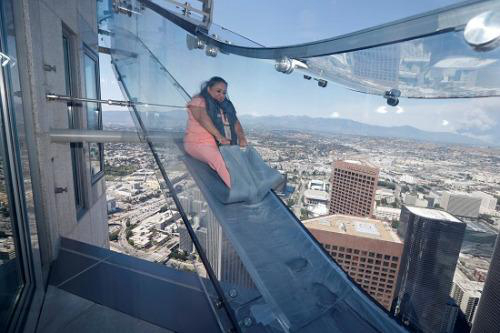 美LA 초고층 빌딩의 ‘투명 미끄럼틀’, 보기만 해도 아찔해