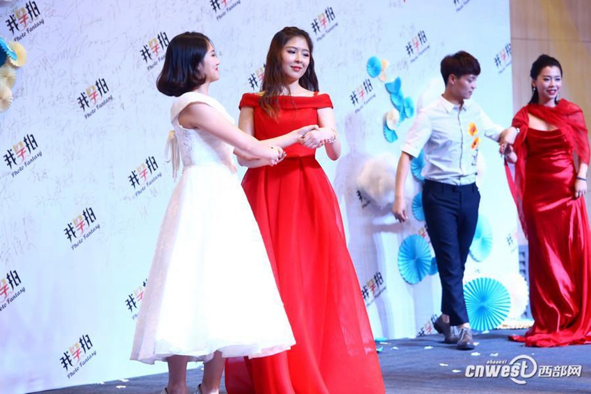 시안 독특한 졸업식, 화려한 드레스에 환상적인 댄스파티