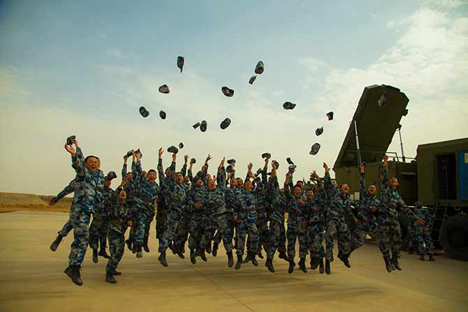 실제 미사일 발사하며 훈련에 임하는 중국의 미사일 부대