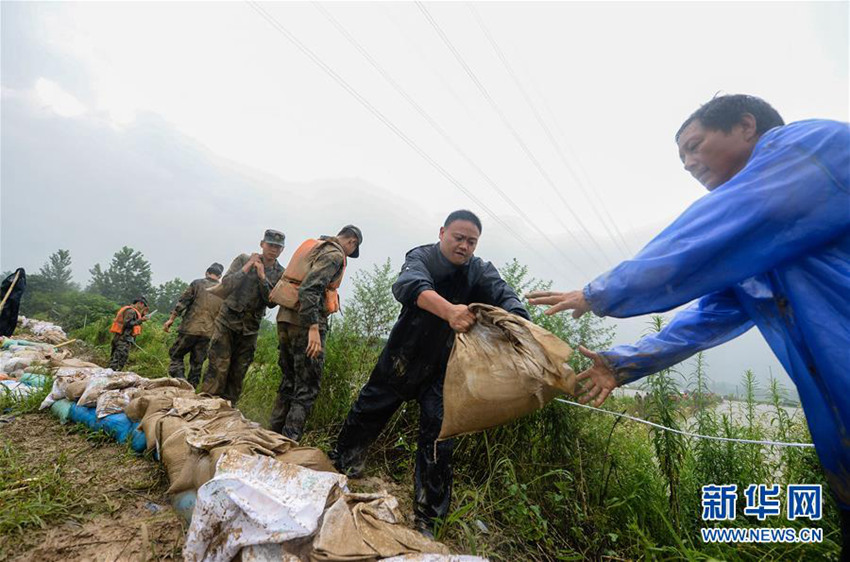 장쑤 홍수 피해 지역, 해방군 린펀부대 300명 대민지원