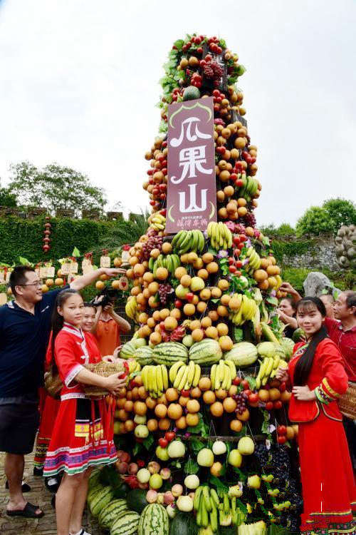 광둥 미혼 요족 여성들의 ‘과일 패션쇼’