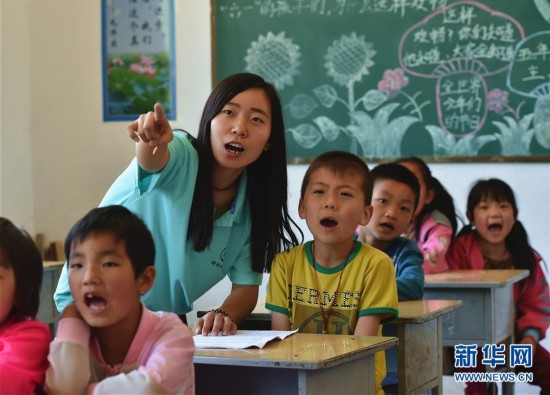 중국 산시, 농촌 빈곤구제에 나선 지원교사 대학생들