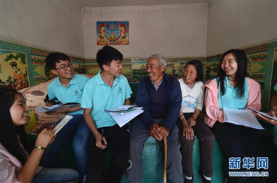 중국 산시, 농촌 빈곤구제에 나선 지원교사 대학생들