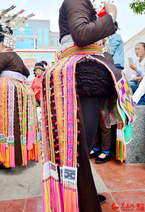 구이저우 묘족 전통 의상…‘몸에 입는 서사시’