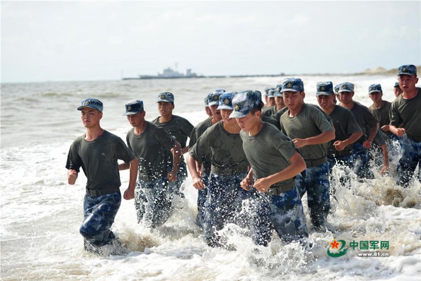 해방군 극기훈련: 수중 목봉 들기, 타이어 굴리기