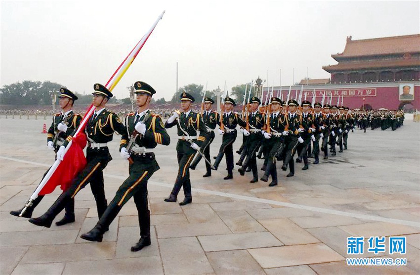 해방군 창군 89주년 국기 게양식, 톈안먼 광장 4.5만 명 몰려