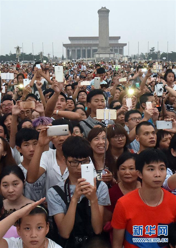 해방군 창군 89주년 국기 게양식, 톈안먼 광장 4.5만 명 몰려