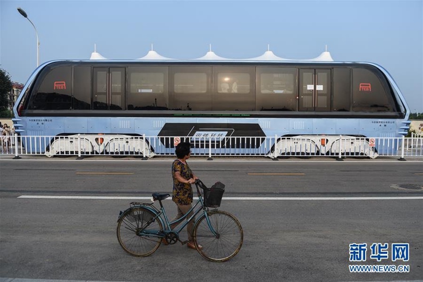 중국 공중버스 ‘바톄 1호’ 도로 테스트 마쳐