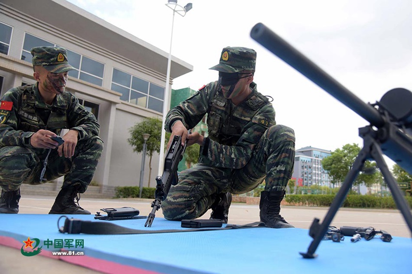 中 무장경찰 ‘저격조’, 저격수와 관측병의 환상 콤비