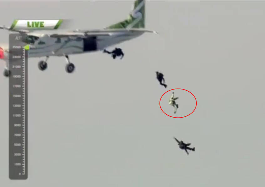미국 7,600m 상공에서 낙하산 없이 뛰어내린 남성