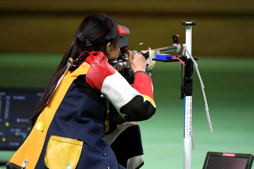 여자 50m 소총 3자세, 중국 장빈빈 은메달