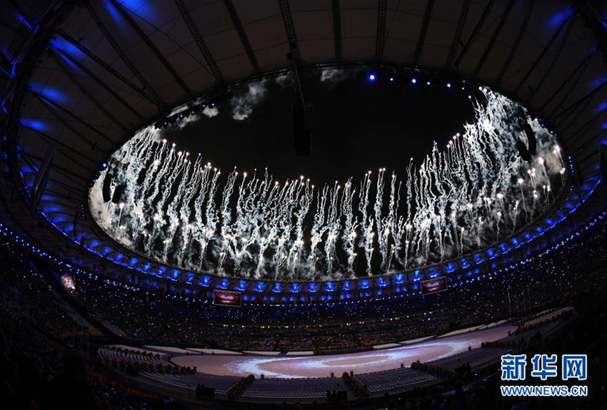 리우올림픽 화려한 폐막식, 중국 딩닝 기수로 입장