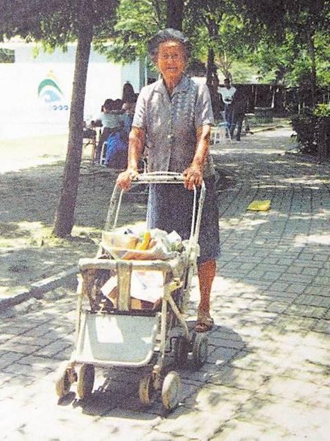 타이완 96세 할머니의 노점상, 한 끼에 2위안