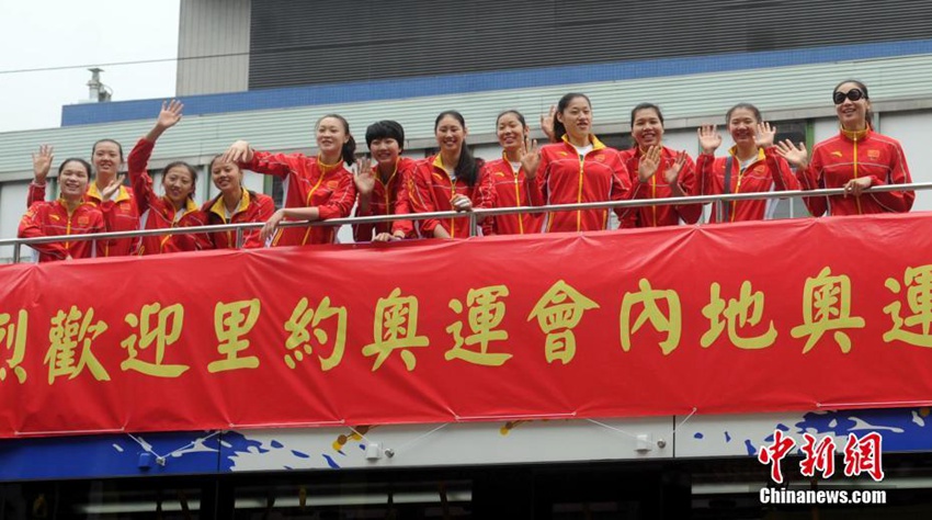 中 여자 배구대표팀 2층 버스 타고 홍콩 시내 투어