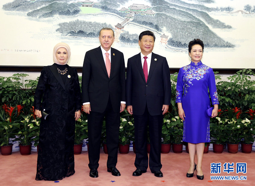 시진핑 주석 부부, 박 대통령 등 20개국 정상들과 환영 인사