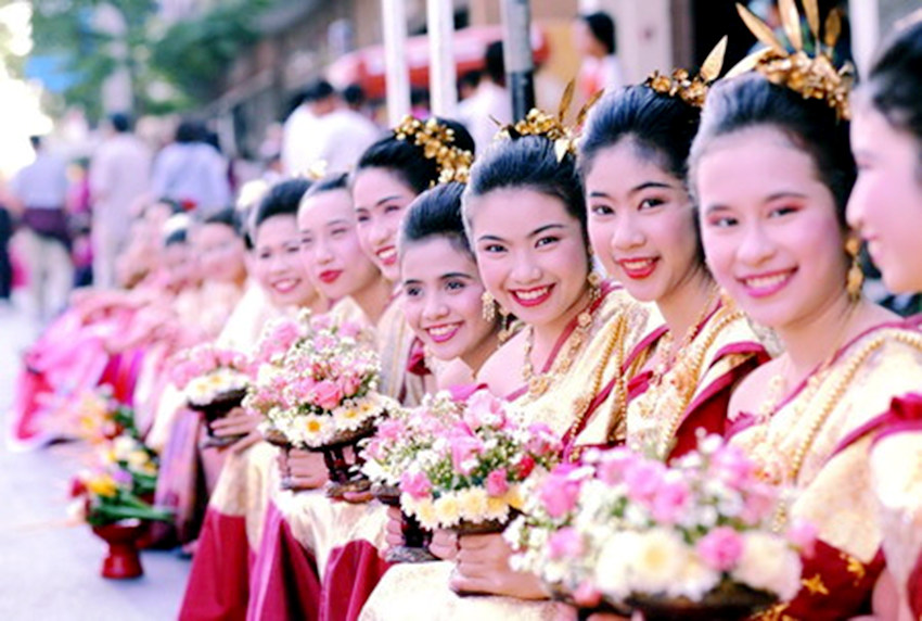 풍습은 달라도 따뜻한 정이 오가는 추석