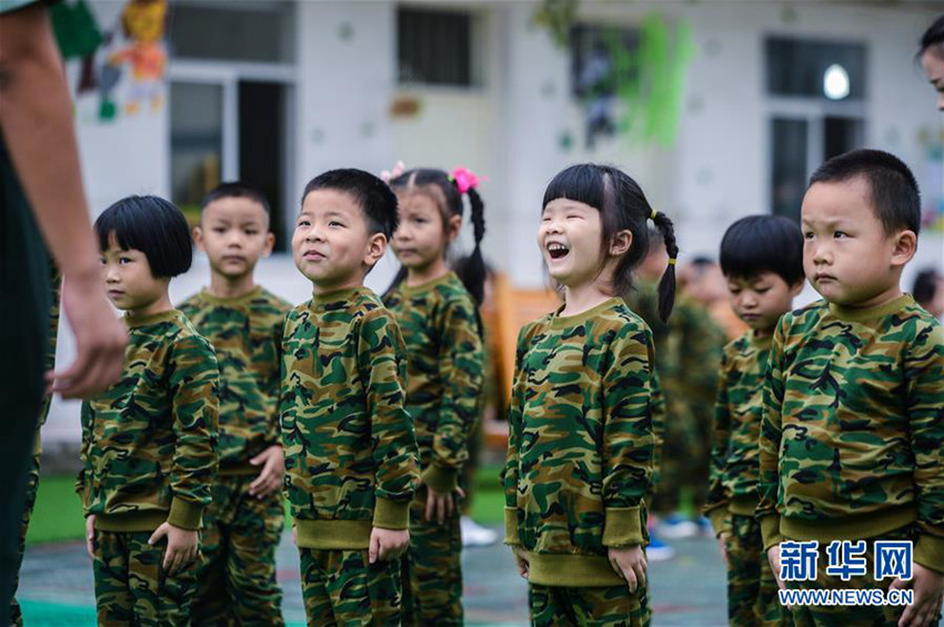 저장 유치원 개학, 귀여운 ‘어린이 군사 교육’