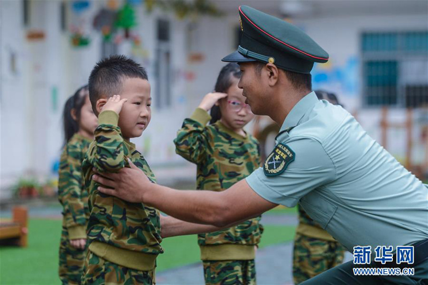 저장 유치원 개학, 귀여운 ‘어린이 군사 교육’
