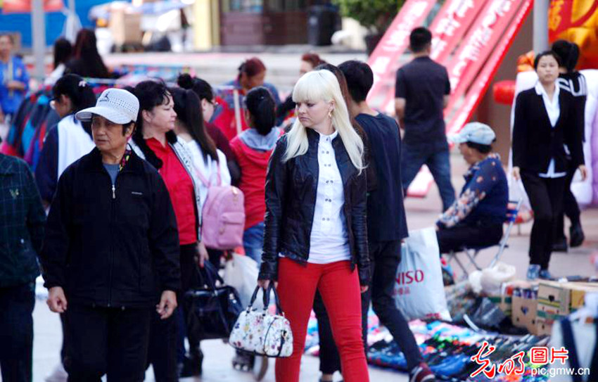 중국 헤이허시 찾는 러시아 미녀 관광팀, 지금이 성수기