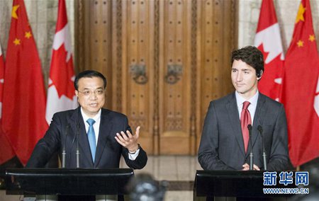 9월 22일, 리커창(李克强) 국무원 총리가 오타와 의회청사에서 쥐스탱 트뤼도 캐나다 총리와 회담 후 공동 기자회견을 가졌다.