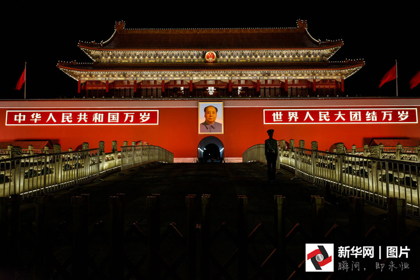 中 건국 67주년, 톈안먼광장의 화려한 꽃바구니 인기