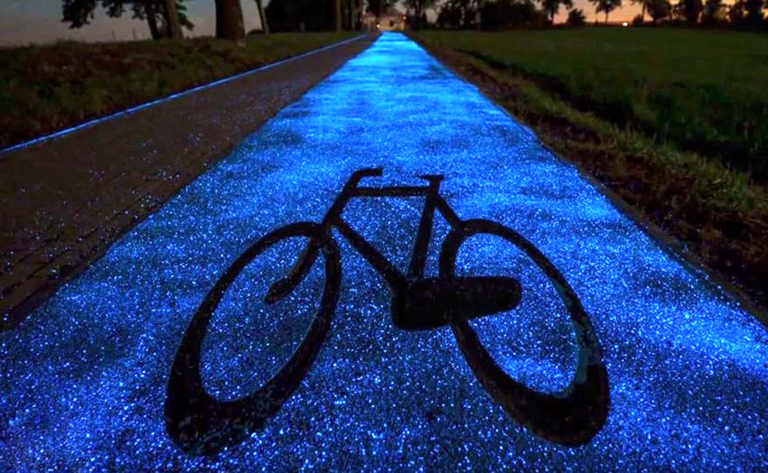 도로에 뜬 별들! 밤하늘이 내려앉은 듯한 자전거 전용 도로