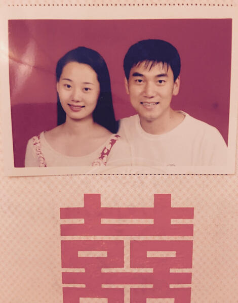 린이룬 복고풍 가족사진, 치파오와 양복의 만남