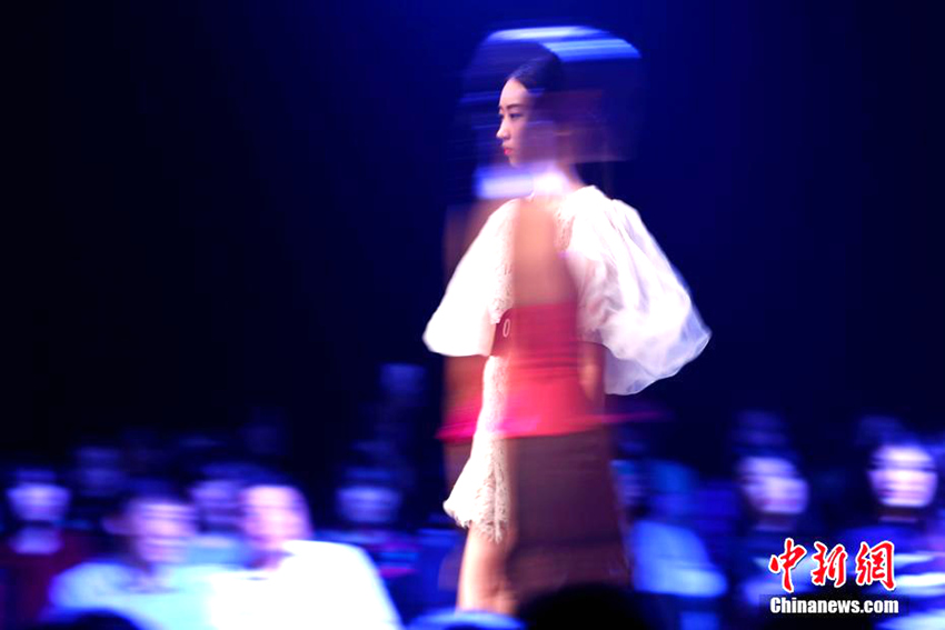 베이징 직업학교 모델 대회, 학생들 ‘연예인 뺨치는 몸매’