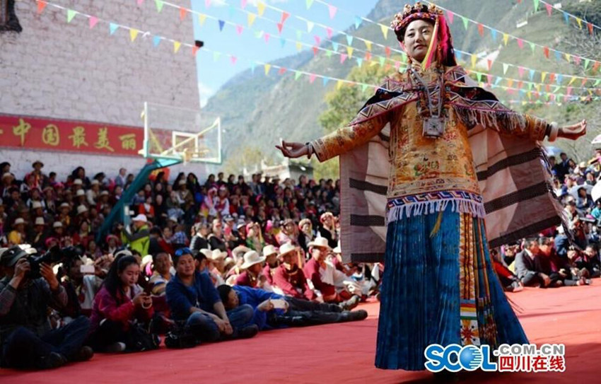 쓰촨 장족 마을서 개최된 미인 선발대회, 미녀들 총집합