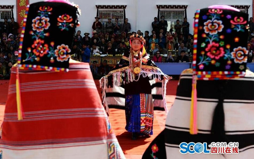 쓰촨 장족 마을서 개최된 미인 선발대회, 미녀들 총집합