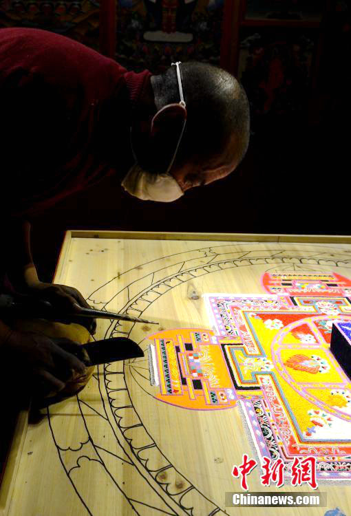 천년 역사 지닌 라마불교의 전통미, 그 보기 어렵다는 모래단성
