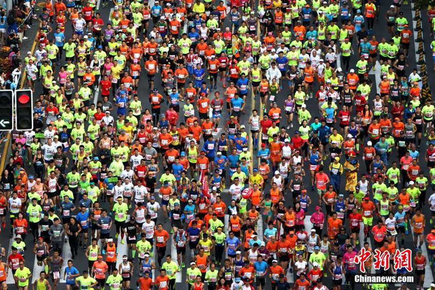 상하이 국제 마라톤 대회 3만 8천 명 참가, 화려한 와이탄의 모습
