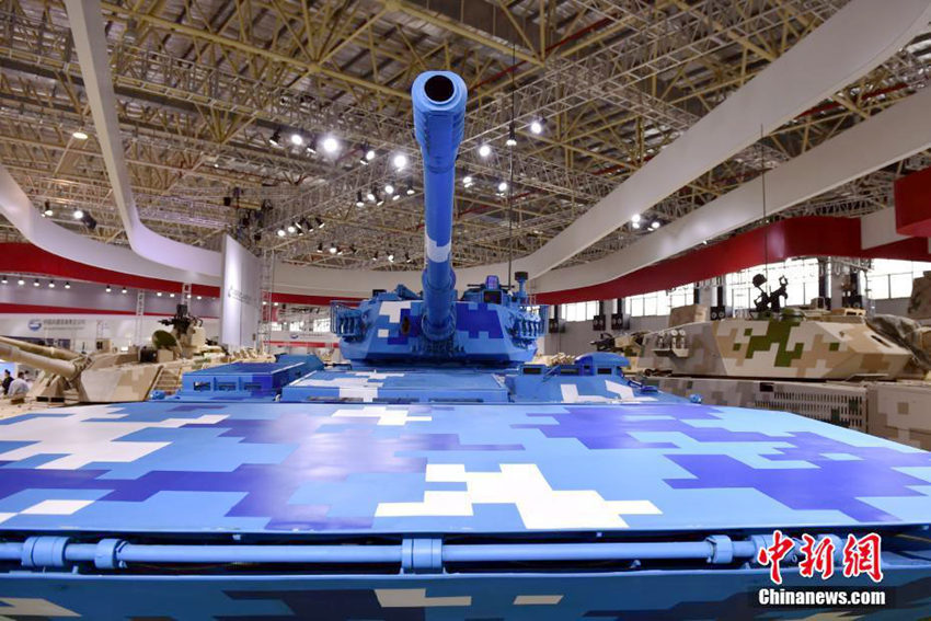 중국 주하이 에어쇼 개막, 최첨단 군사 장비 공개