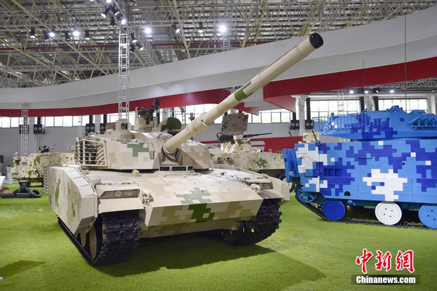 중국 주하이 에어쇼 개막, 최첨단 군사 장비 공개