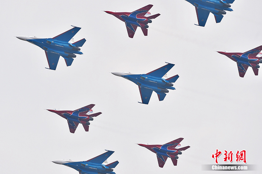 주하이 에어쇼 러시아 곡예비행대, Su-27 전투기 공개