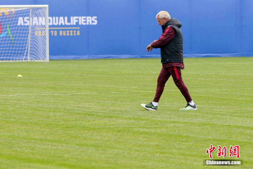 中 남자축구 국가대표팀 마르첼로 리피 감독, 쿤밍서 첫 훈련