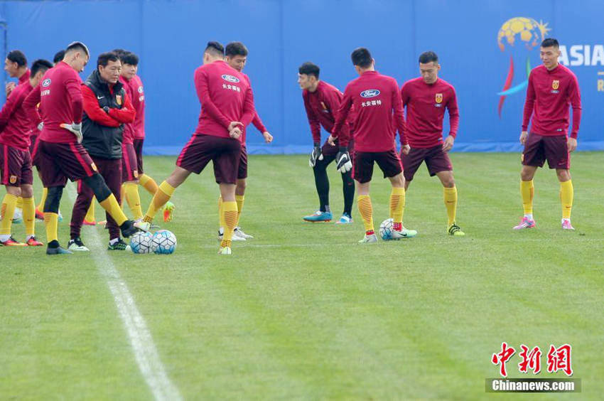 中 남자축구 국가대표팀 마르첼로 리피 감독, 쿤밍서 첫 훈련