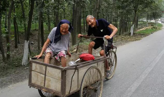 中 장수 마을, 자전거 타고 장보러 다니는 100세 노인