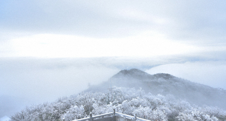 장가계 톈먼산의 첫눈, 그림과 같은 멋진 설경